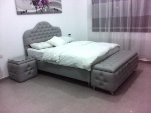 חדר שינה דגם רויאלטי הכולל מיטה זוגית מרופדת מפוארת שתי שידות הדום ומזרון CAMP DAVID